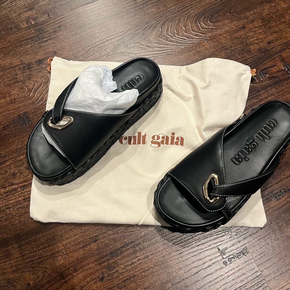 BRAND NEW! Cult Gaia Blythe Black Platform Sandals with Gold Detail - Picture 5 of 6